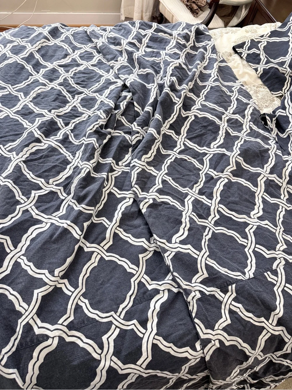 Pottery Barn Kendra Trellis King Size Duvet & Matching Shams Navy Blue White